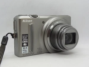 Cámara digital Nikon Coolpix S9100 compacta en caja con cargador - Imagen 1 de 24