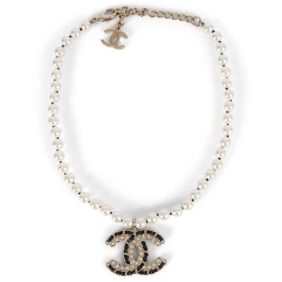 69301 Auténtico CHANEL Blanco roto PERLA SINTÉTICA CC Collar Corto Foto 1 de 4