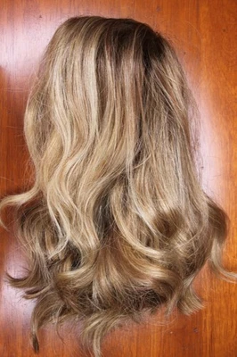 Peluca frontal de encaje Jon Renau Julianne SmartLace bombones sombreados N' crema Foto 1 de 4