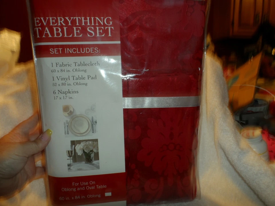 Everything Table set -red tablecloth, vinyl table pad, 6 napkins 60x84 oblong - Image 1 of 4