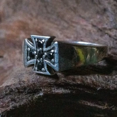 Ferro Anello Croce 925 Argento Sterling Lab-Created Zircone Cubico Gotico Biker - Immagine 1 di 4