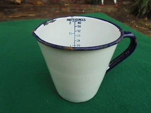 VINTAGE AUSTRALIAN ENAMEL 2 PINT MEASURING JUG WHITE AND BLUE - Picture 1 of 5