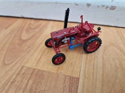 HACHETTE UNIVERSAL HOBBIES 1/43 1955 VALMET 20 DIECAST MODEL TRACTOR - Image 1 of 3