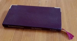 Thinline New International Version New Testament (1988 Bonded Leather Hardcover) - Foto 1 di 6