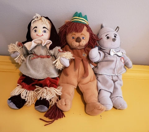 The Wizard of Oz Plush Doll Set Enesco Scarecrow Cowardly Lion Tin Man 2001 Cover