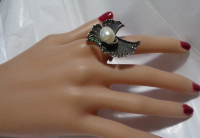 STERLING RING W, NATURAL WHITE PEARL & EMERALD  STONES HALLMARKED SIZE  7.5 - Image 1 of 4