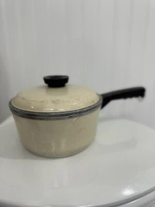 Pentole Club Vintage 1,5 QT Alluminio Fuso Salsa Padella Pentola Crema Avorio Mandorla PULITO! - Foto 1 di 9