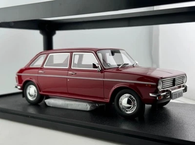 Cult Models 1:18 Scale Austin Maxi carmine 1971-1979 Red Resin Model Car - Image 1 of 4