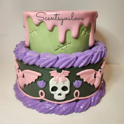 Bath & Body Works Halloween Pastel Pedestal 3 Mechas Vela Calaveras Caramelo 2025 Rosa Foto 1 de 4