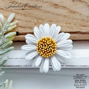 White Daisy Flower Brooch 3D Vintage Art Deco Look Floral Pin Accessory Gift - Picture 1 of 5