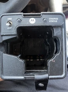 MOTOROLA NNTN7619B Impres VEHICLE CHARGER Apx 6000 Apx 7000 Apx 8000 - Zdjęcie 1 z 4