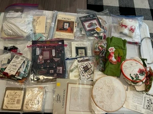 Lotto di kit da lavoro vintage punto croce e ago che sono stati tutti avviati lotto 1 - Foto 1 di 14