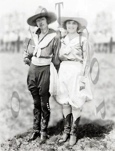 ANTIKER REPRO 8 X 10 STUDIO FOTODRUCK MABEL & RUTH 2 WESTERN COWGIRL RODEO FRAUEN - Bild 1 von 1