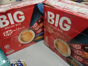 Kit Nestlé-Kat & Friends Big Biscuit 138 barras de galletas de chocolate 2 cajas dañadas - Imagen 1 de 19