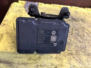 2009-2012 VOLKSWAGEN GOLF MK6 ABS PUMP CONTROL MODULE 1K0907379BJ - Picture 1 of 2