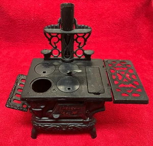 Estufa de leña de hierro fundido miniatura media luna juguete antiguo 9" - Imagen 1 de 13