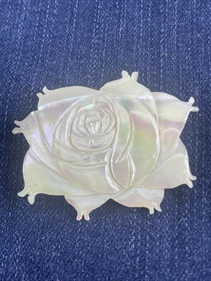 Broche broche flor rosa vintage plástico blanco iridiscente 1,5 pulgadas Foto 1 de 4