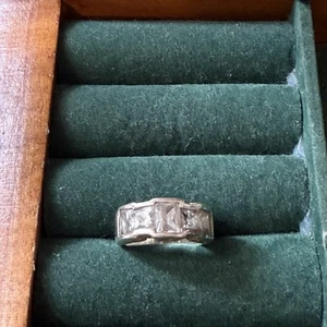 Ladies 5 Cubic Zirconia 5 Stone Silver Ring Size 6 - Picture 1 of 4