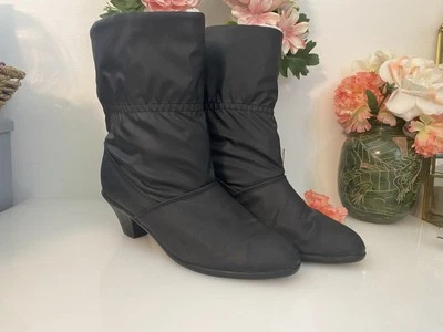 Selby Snow Booties 5.5B Black Water Repellant Faux Fur Lined Heeled Foldable NEW - Image 1 of 4