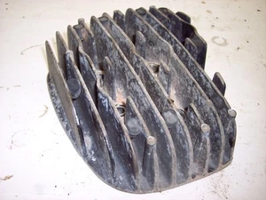 77 78 79 SUZUKI TS250 TS 250 MOTOR ENGINE TOP END JUG CYLINDER HEAD - Picture 1 of 1