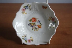 Plato de baratija pequeño con borde festoneado Aynsley Cottage Garden - Imagen 1 de 5