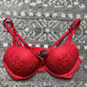 Victoria's Secret Sujetador Push Up Muy Sexy Cierre Frontal Rojo Encaje 32B Tirantes Jaula - Imagen 1 de 4