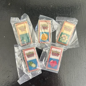 VINTAGE POKÉMON PIN’S WIZARD 1999 BADGE ARÈNE LOT DE 5 / PLANTE EAU COEUR - Picture 1 of 3