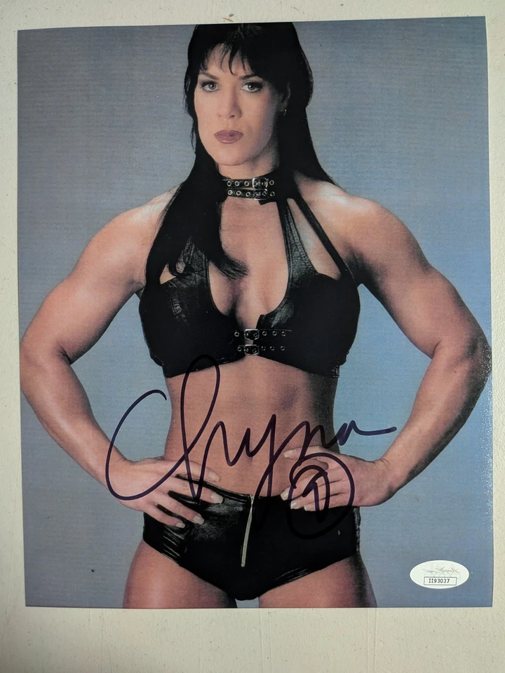Foto firmada por CHYNA 8x10 WWF WWE luchador diva autógrafo fallecido 2016 certificado de autenticidad JSA Foto 1 de 1