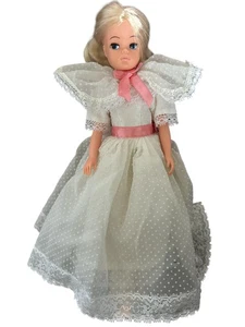 Muñeca Mary Quant SINDY de Colección Años 70 Rosa Lazo Blanco Vestido de Encaje Pedigrí - Imagen 1 de 2