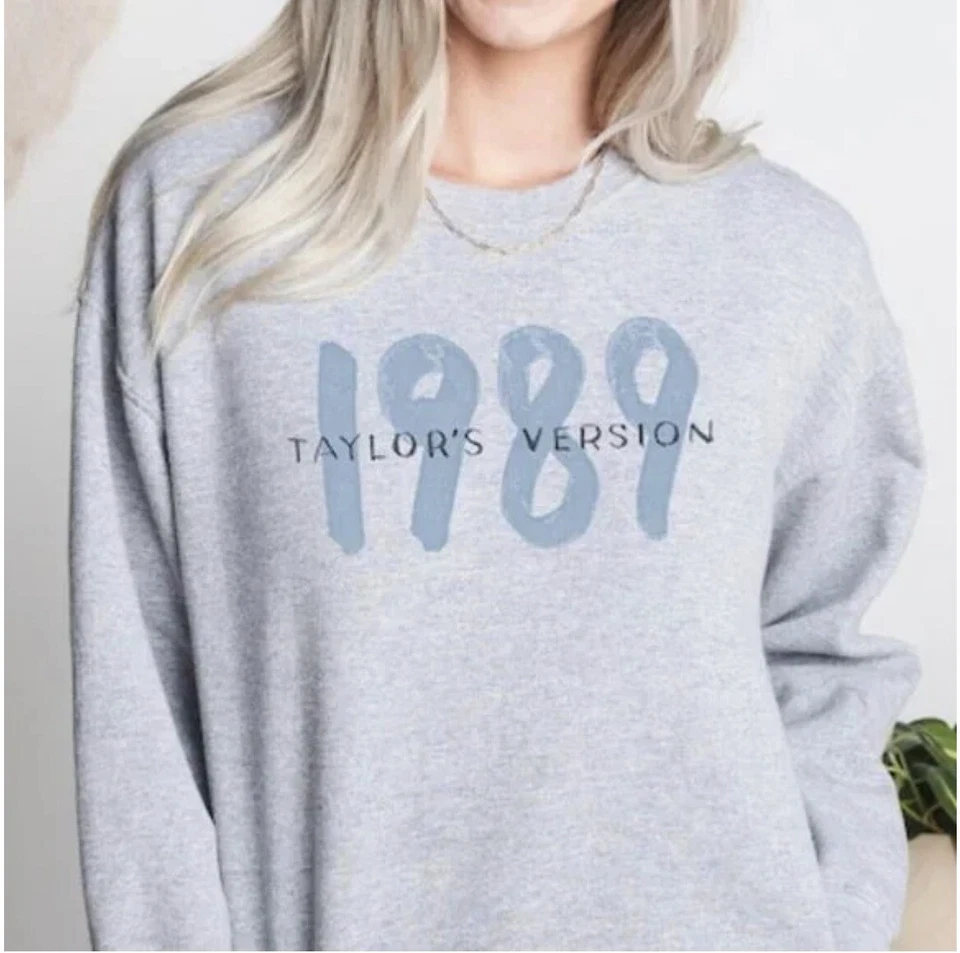 Taylor Swift 1989 Women's Size M Crewneck Sweatshirt - Blue