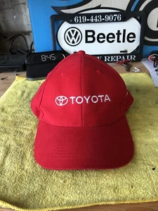 TOYOTA Berretto da Baseball Uomo Regolabile Strapback Rosso con Cappello Bandiera Abbigliamento Automotive - Foto 1 di 4