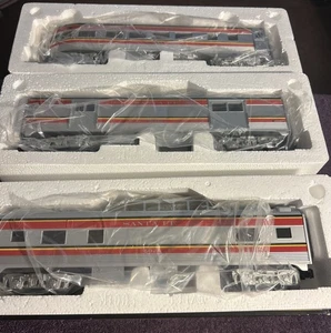 Rail King MTH Santa Fe 0-27 Streamlined Vista Dome, Gepäck- & Aussichtswagen - Bild 1 von 13