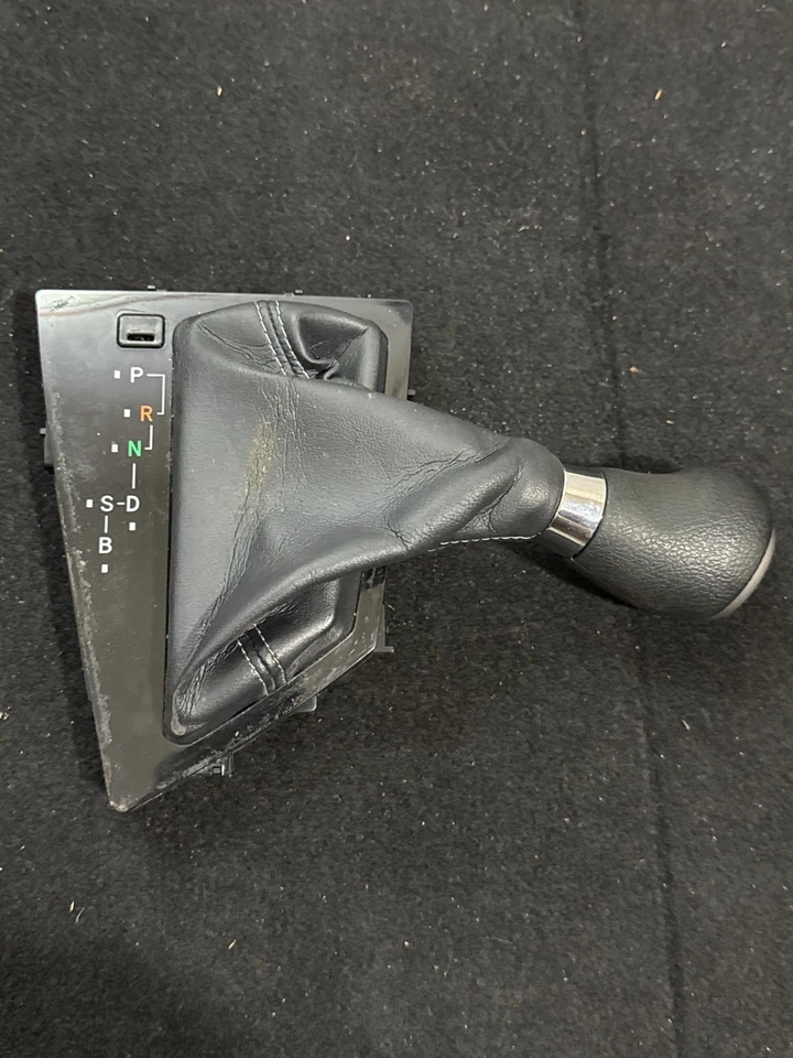2014-2019 Toyota Corolla Saloon Automatic Gear Shift Lever 75G066LH - Image 1 of 3