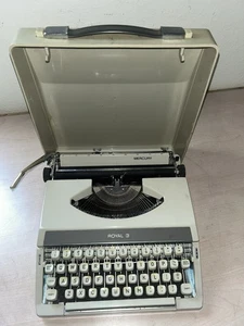 Vintage Royal Mercury Portable Typewriter With Case Made in Japan 1960s - Picture 1 of 6