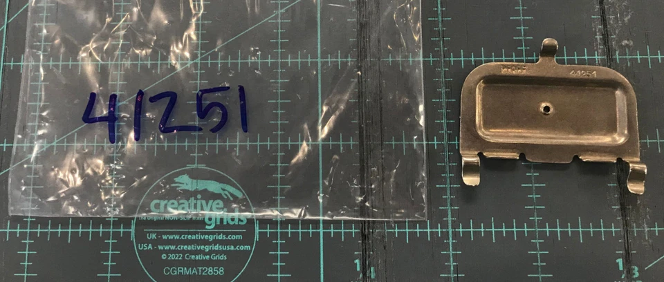 Placa de aguja cubierta de metal vintage Pfaff #41251 Foto 1 de 1