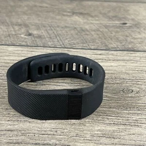 Fitbit Charge HR Black Unisex Adult Wireless Fitness Activity Tracker Wristband - Picture 1 of 3