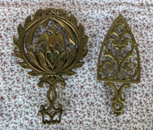 2 Vintage Cast BRASS TRIVETS / STAND - Picture 1 of 3
