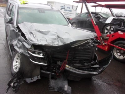 Pinza de freno de disco delantera izquierda usada se adapta a: Chevrolet Suburban 1500 2020 delantera delantera Foto 1 de 4