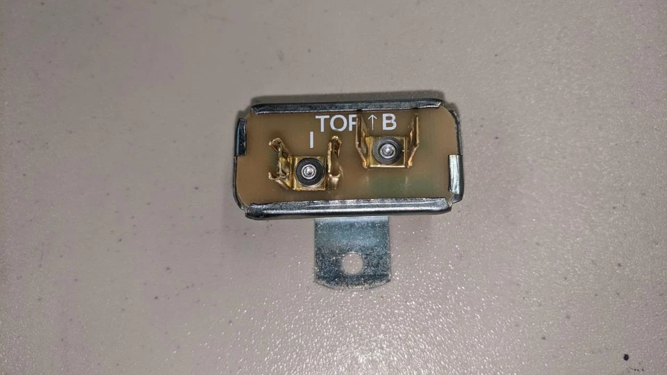 Estabilizador de voltaje Triumph TR6, TR250, Jag E-Type 61-74 tierra negativa Foto 1 de 1