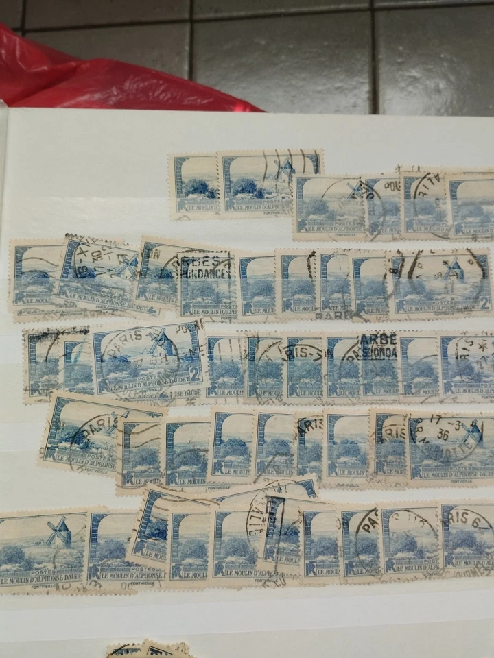 lot de 32  timbres bleu 90 euro  LES ENVOIS SE FERONT LE 14 DECEMBRE - Photo 1/1