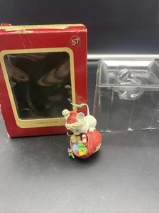 Carlton Cards ornament CURIOUS CUTIE 1992 Mouse Gift Sack #57 Heirloom B8 - Picture 1 of 5