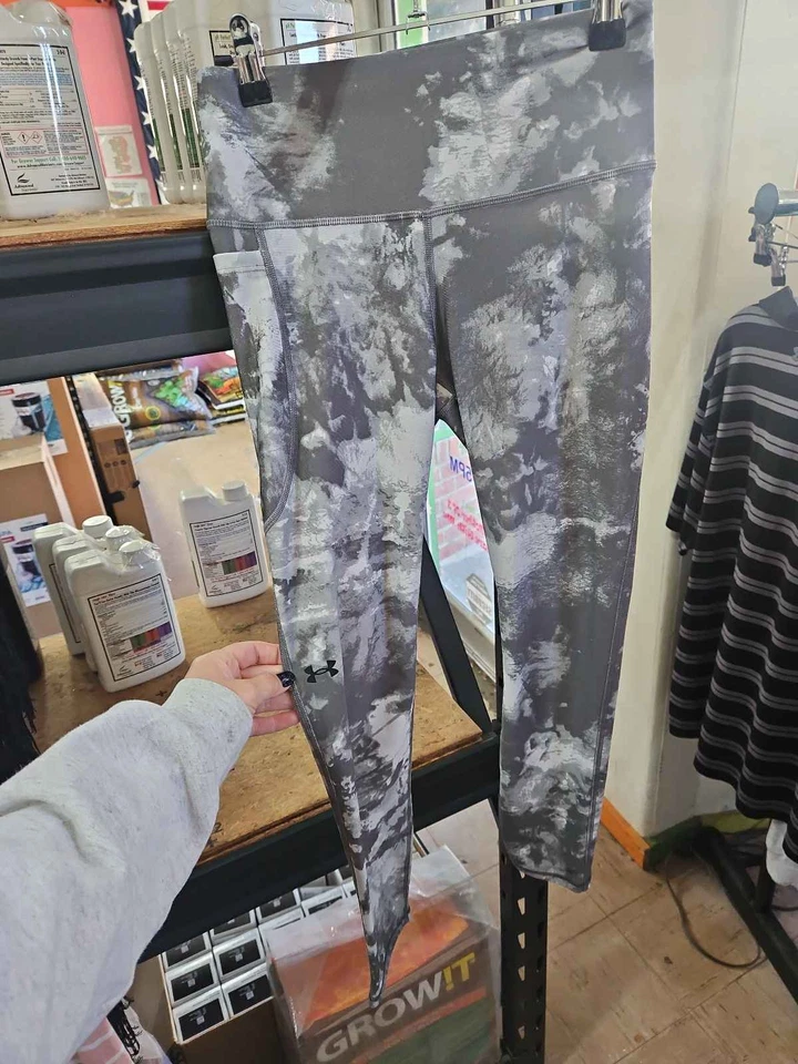 UA Women's Gray Camo HeatGear High Rise Compression Leggings medium  - Image 1 of 1