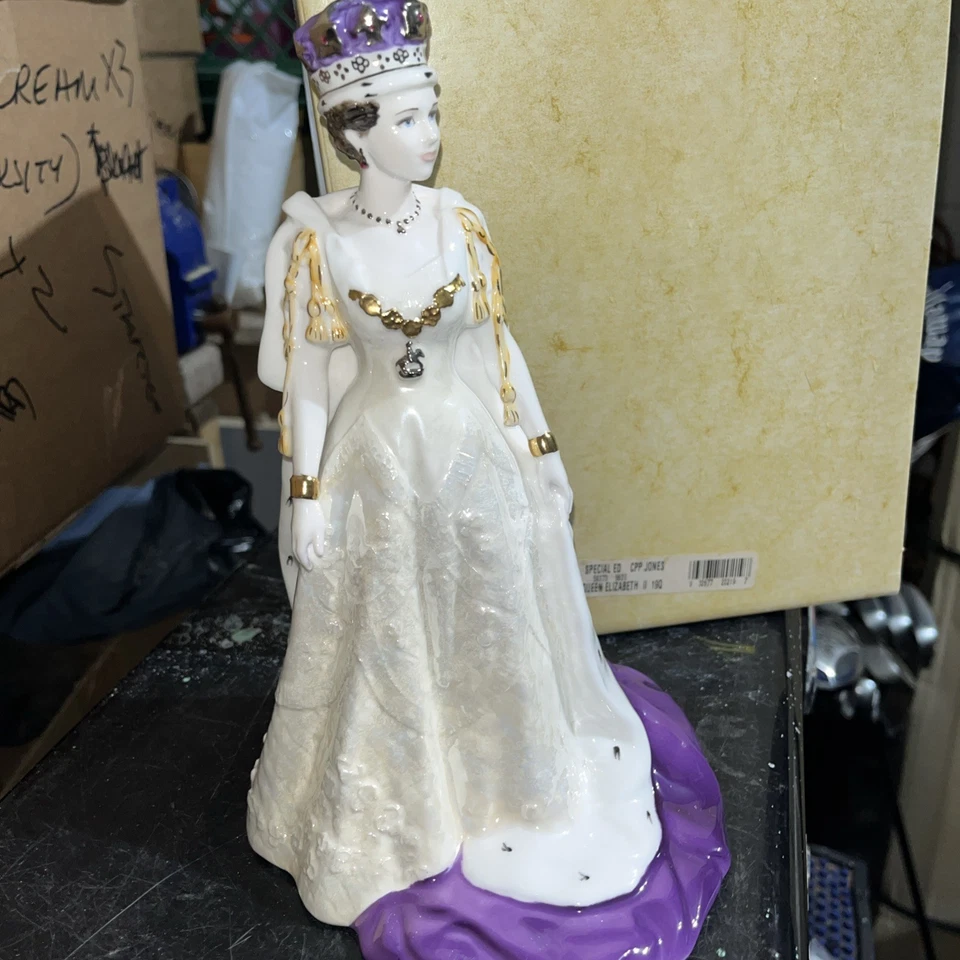 Queen Elizabeth 2, Coalport figure, 70th, 1996, Ltd 298/500, Certificate, BNIB  - Image 1 of 4