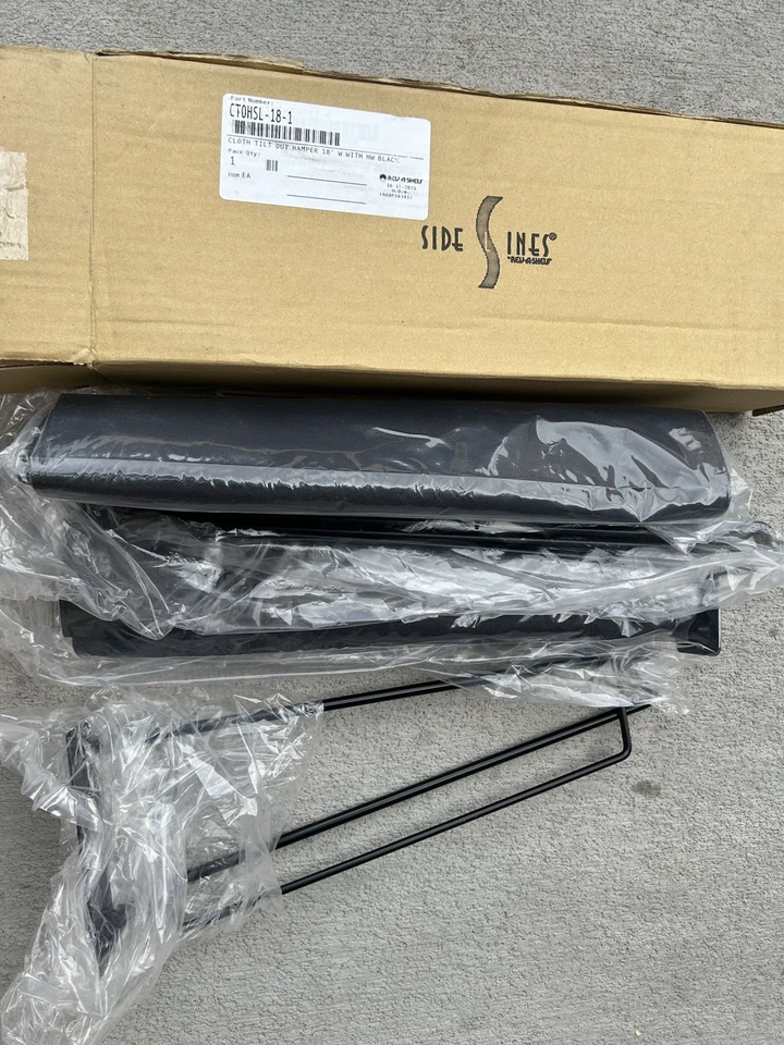 Rev-A-Shelf CTOHSL-18-1 Sidelines 15-1/4"W Pull Out / Tip Out - Preto - Imagem 1 de 4