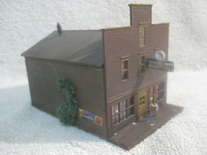 N Scale Bachmann Main Street Pawn Shop Assembled-weathered & detailed - Picture 1 of 10