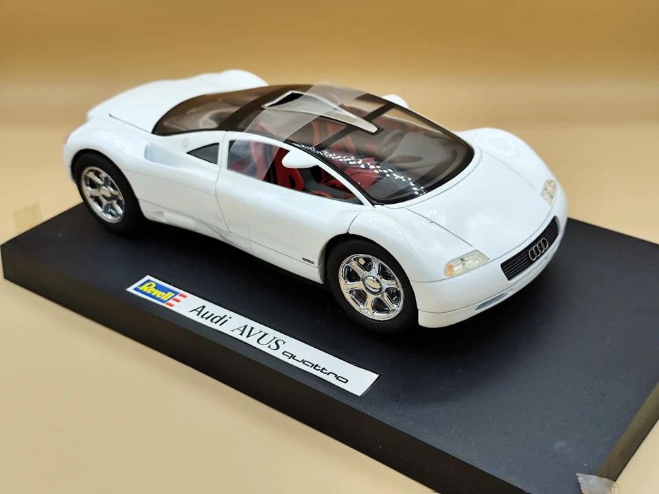 1/18 Audi Avus Quattro "Concept Car" Blanc 1994 Revell ref: 8830 - Photo 1/3
