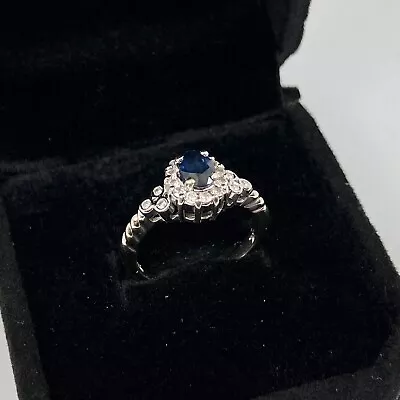 Anillo Le Vian de oro blanco con halo de diamantes y zafiros de 14 k talla 5,25 Foto 1 de 4