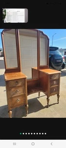 Rare Tri-fold Antique Vanity table With 3 Mirrors - Picture 1 of 5