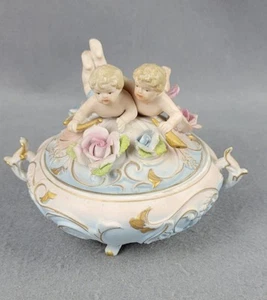 Vintage Biskuitporzellan 3 Fuß Schmuck Kommode Schatulle Cherub Capodimonte Stil Rosen - Bild 1 von 11