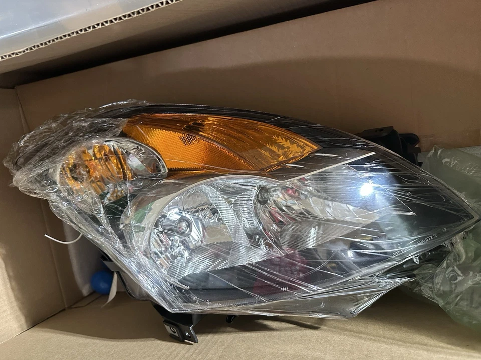 Fits 2007 -  2009 Nissan Altima Sedan Right Passenger Halogen Black Headlight - Image 1 of 2